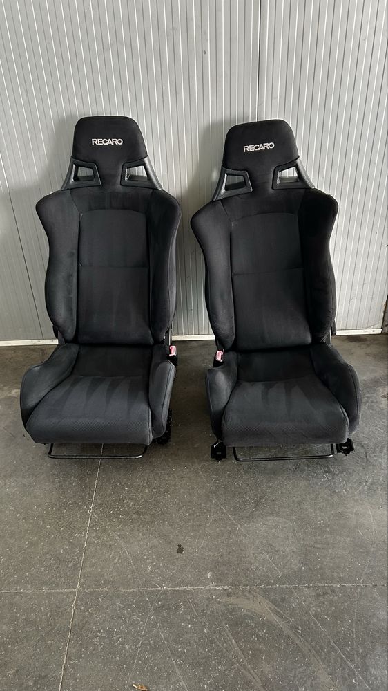Седалки РЕКАРО оригинални отMitsubishi Evo X