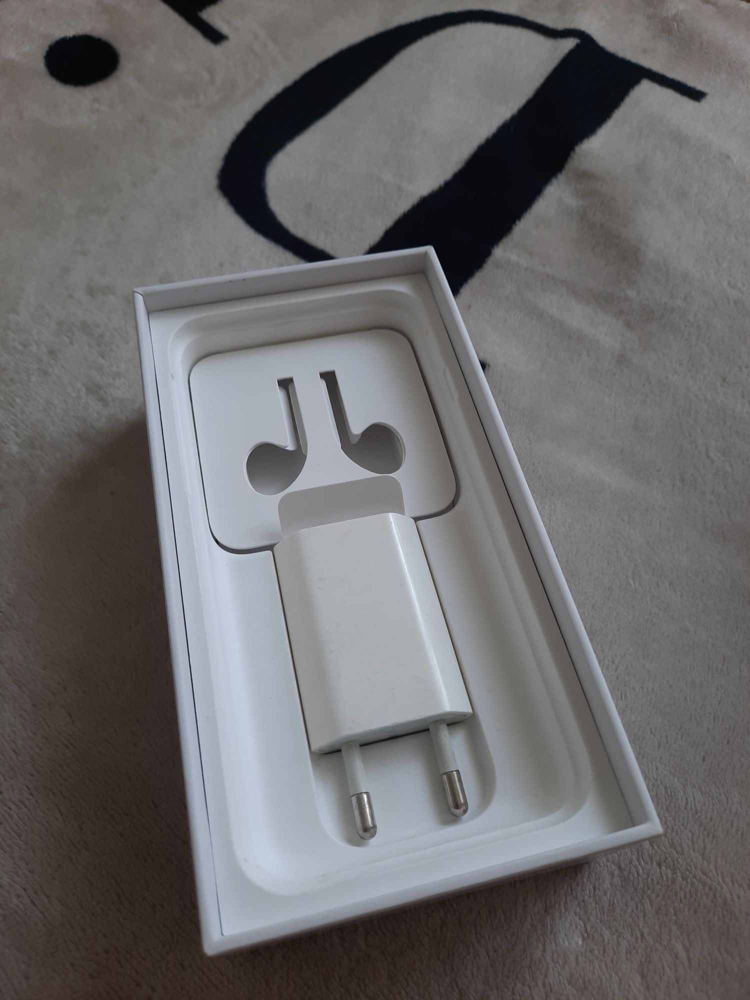 Продам IPhone 8 (SE) 2