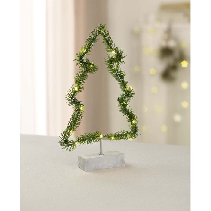 Коледна елха ново свещеща