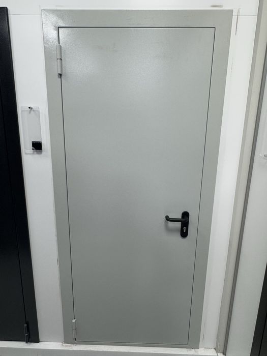 Технические и противопожарные двери RAL 7035