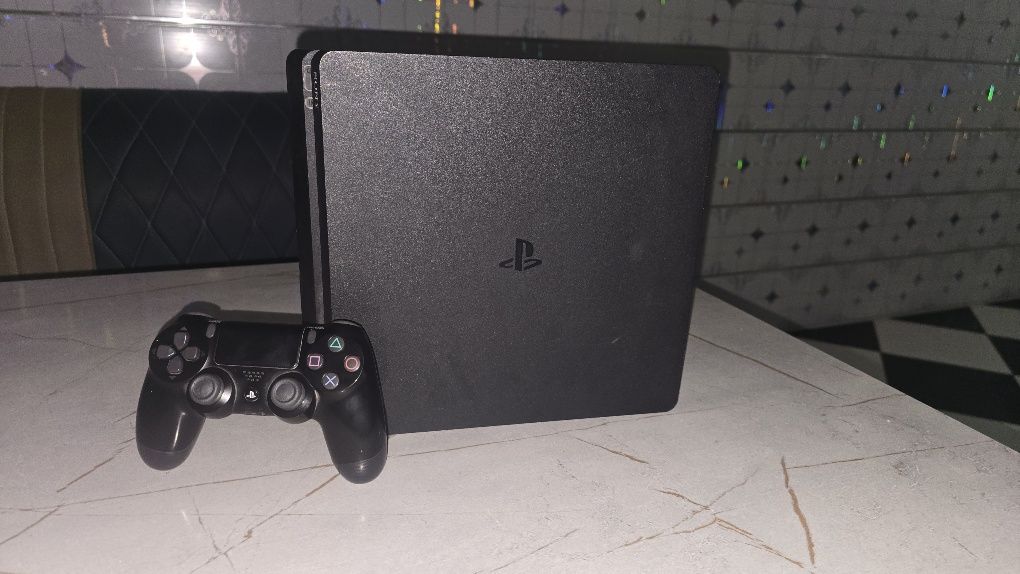 Playstation 4 slim sotiladi