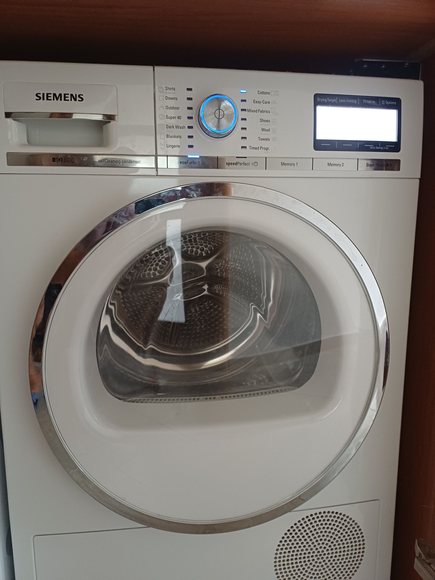 Сушилня SIEMENS IQ800 A+++