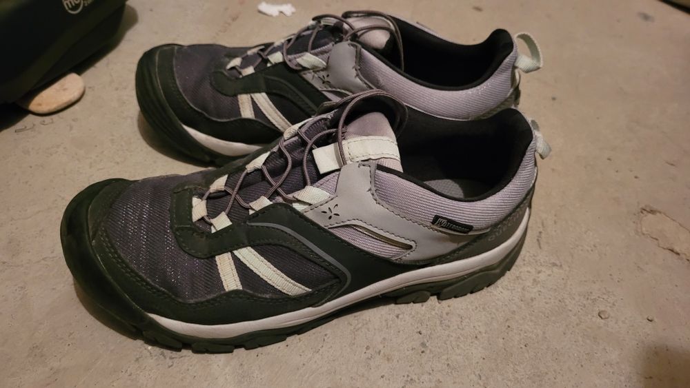 Pantofi treking, stare bună