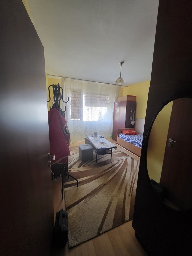 Продава се Тристаен апартамент в София, Люлин 8 - 90 кв.м за 1534 €/кв.м - Снимка #8