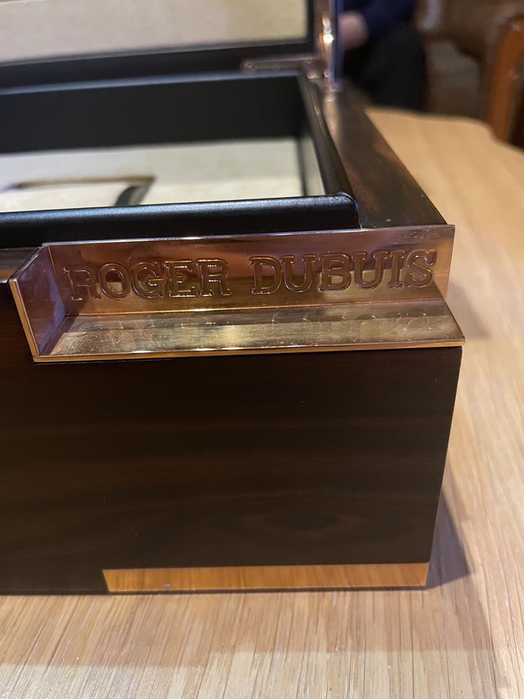 Cutie din lemn ceas Roger Dubuis