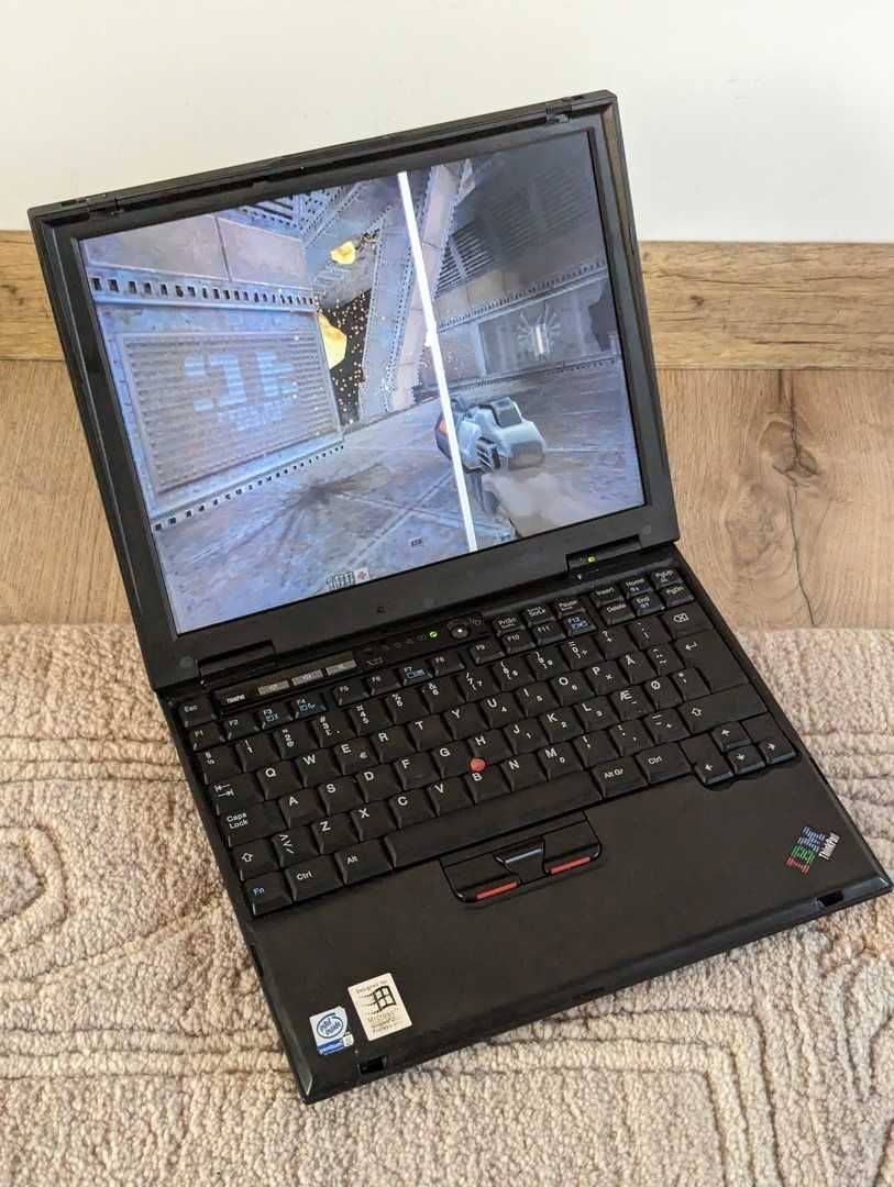 Laptop de colectie IBM Thinkpad X22, intel Pentium 3, Windows 98