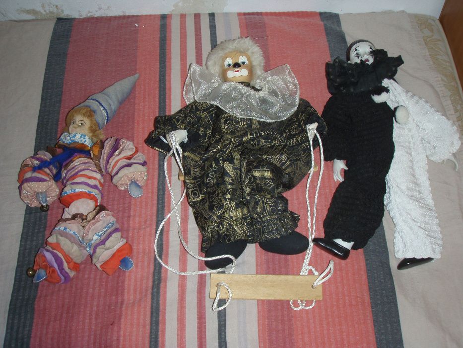 Clovni papusa din portelan si discuri de material, 45 cm