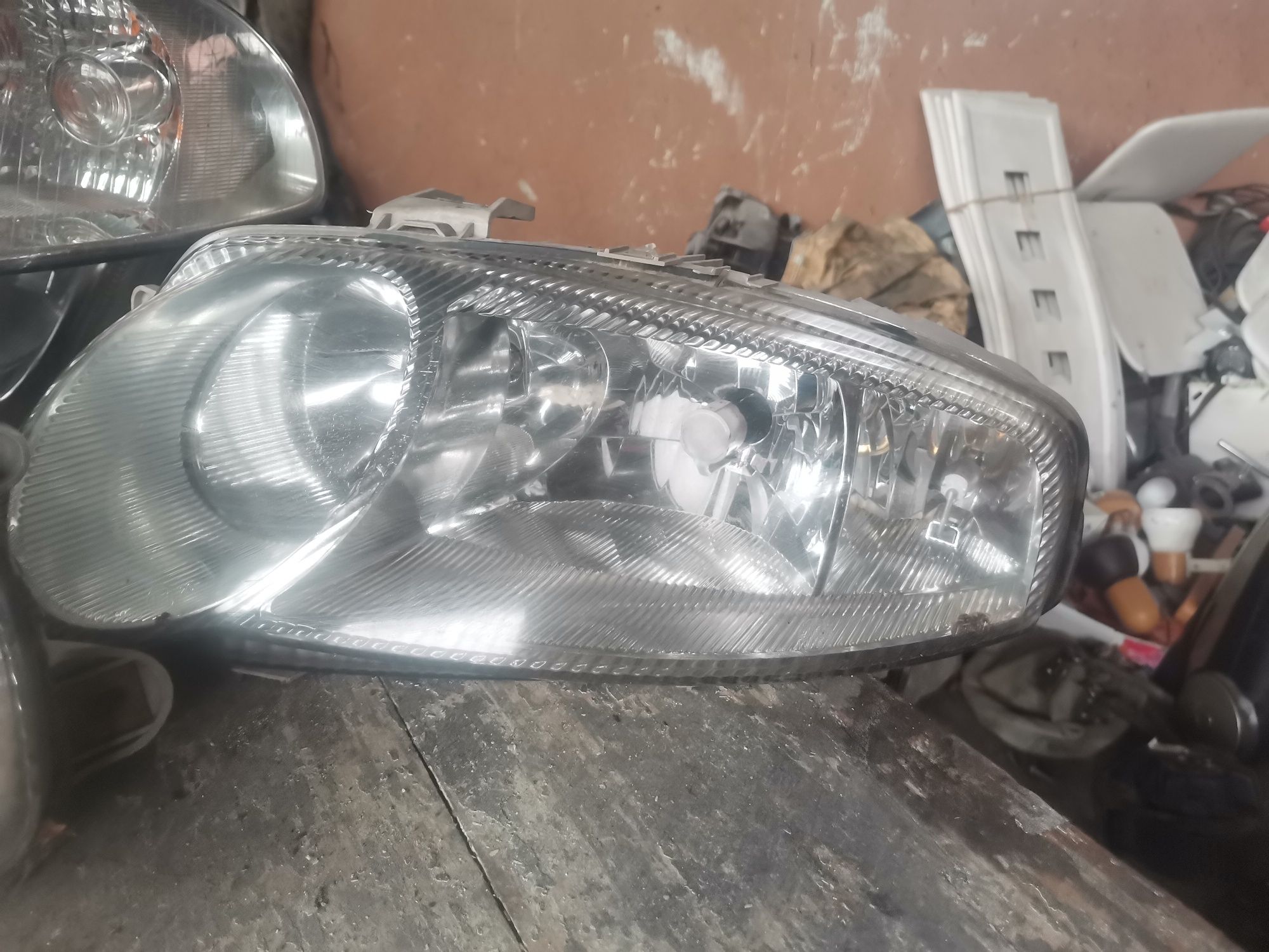 Комплект оргинални фарове за алфа 147 alfa romeo 147