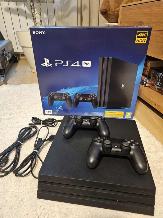 Playstation 4 PRO + 2 controllere