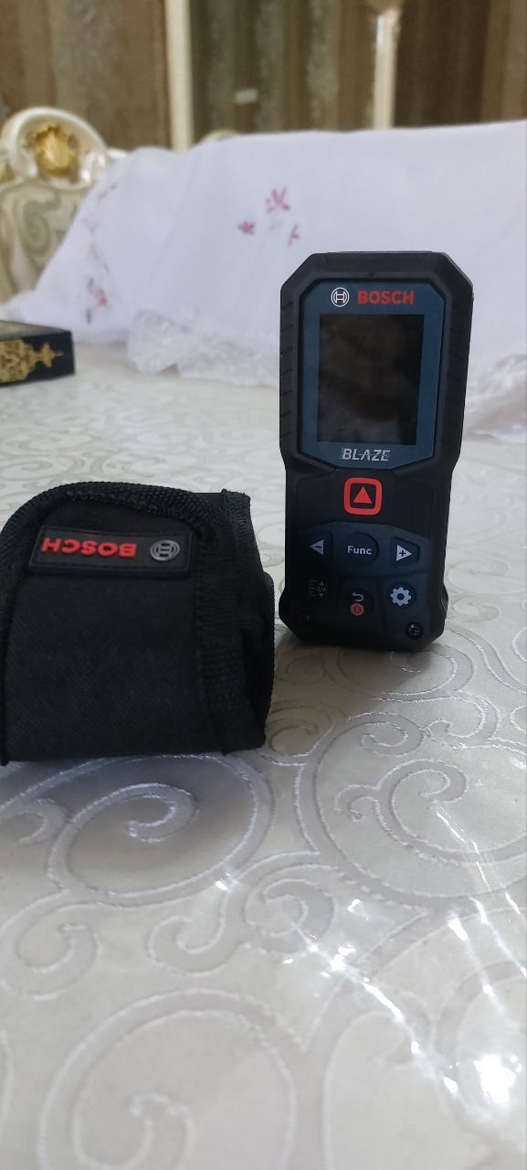 Bosch orginal lazerni metr GLM 165-22  sotiladi