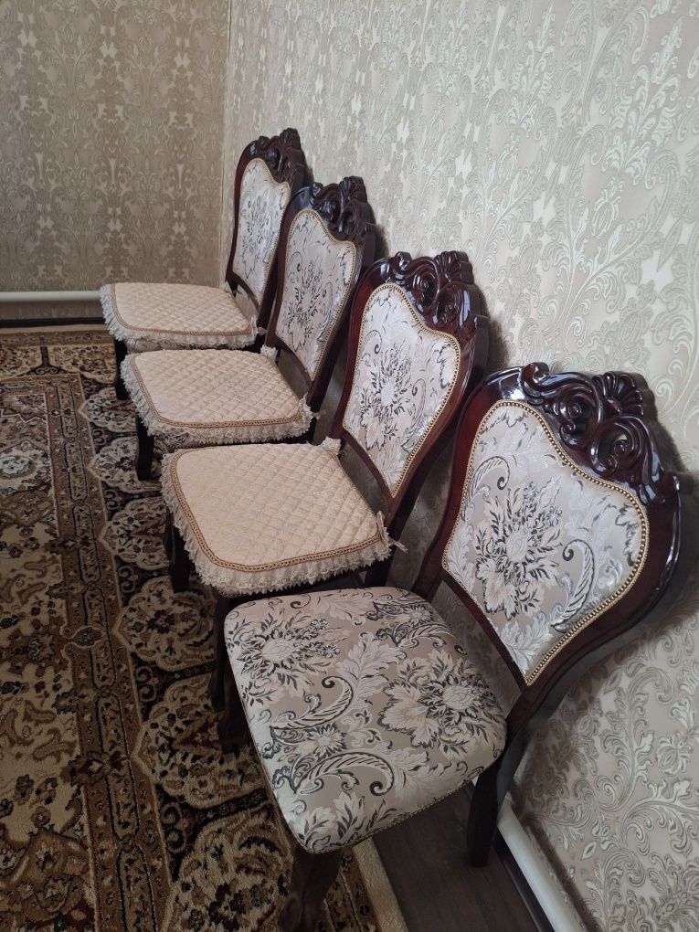 Стол, стулья сатылады