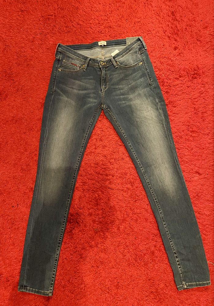 Jeansi Tommy Hilfiger dama masura32/33 potriviti  L noi