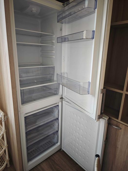 СПЕШНО продавам хладилник
