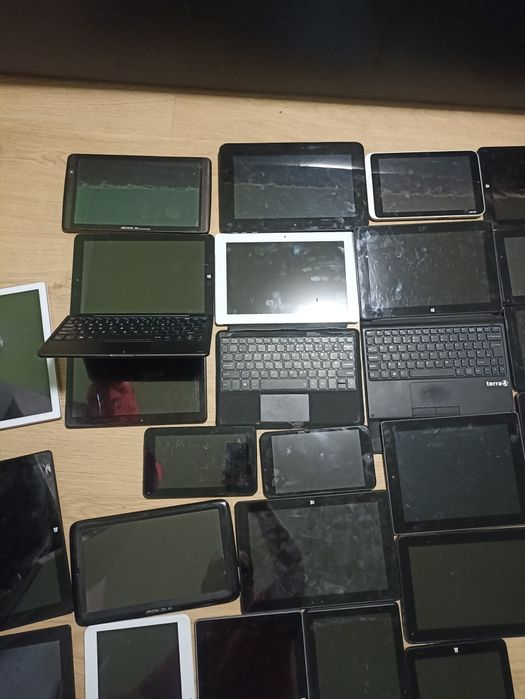 Vând lot de 60 tablete