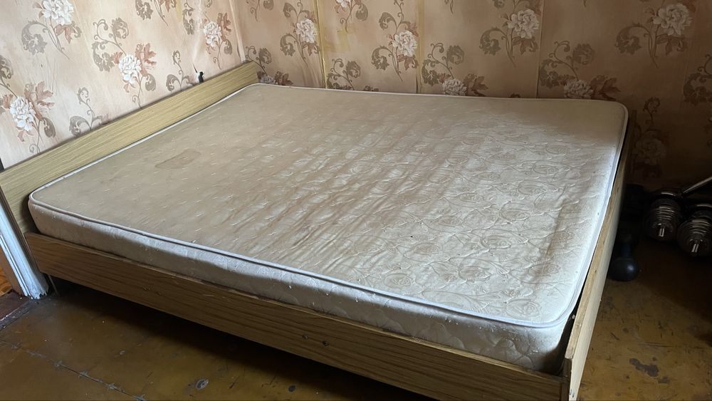 Отдам даром кровать