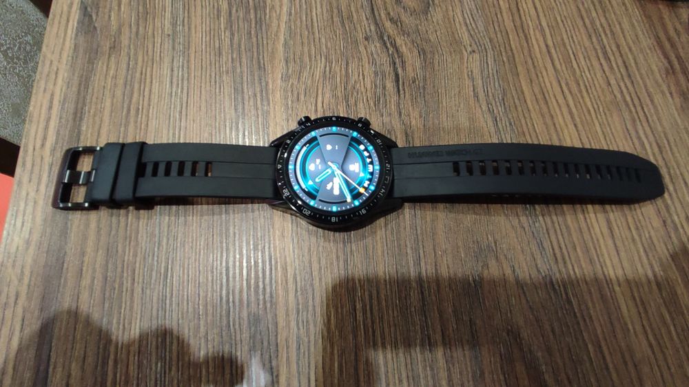 Часовник Huawei GT2 + подарък