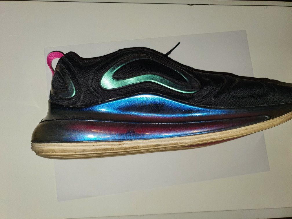 Adidasi Nike air max 720