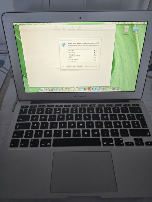 MacBook Air A1370        .