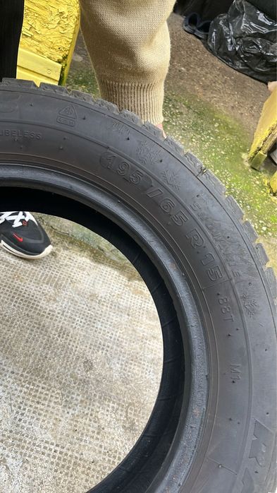 Vand cauciucuri iarna 195/65 R15 noi