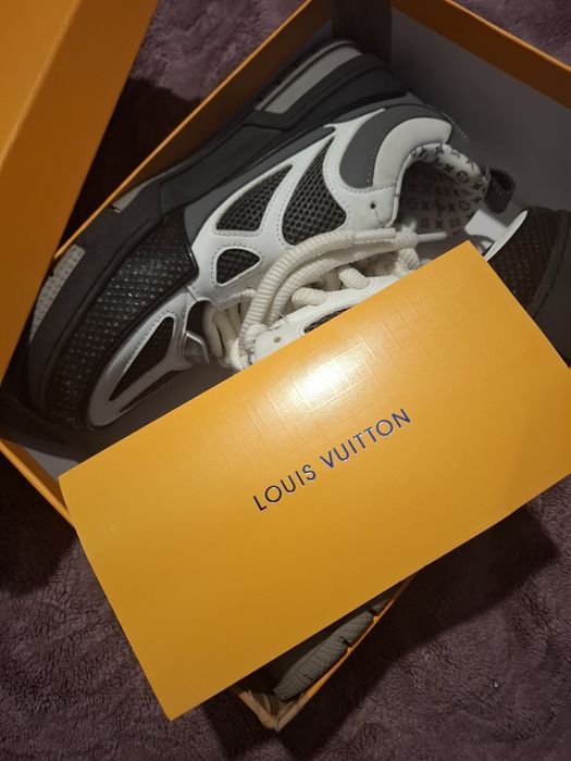 Vând lv(Louis vuitton) skates albi