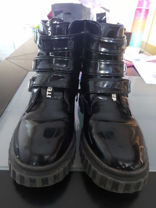 Лачени боти за момиче