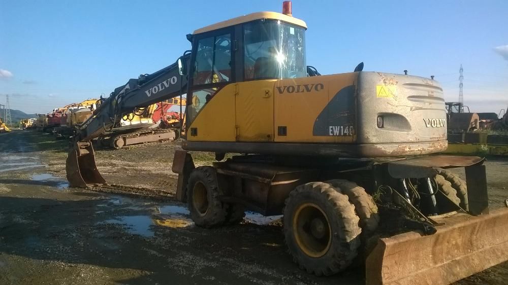 Volvo 140 ew, dezmembrez excavator , distribuitor , motor , pompa