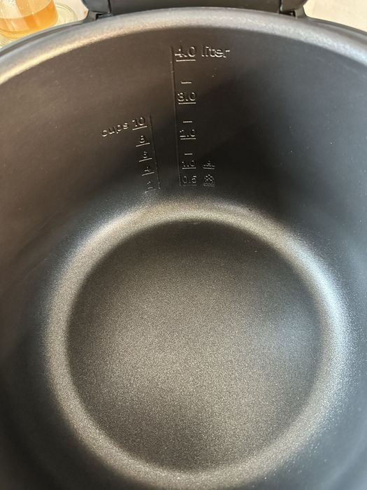 Мултикукър Bosch MUC11W12 с 48 програми за готвене