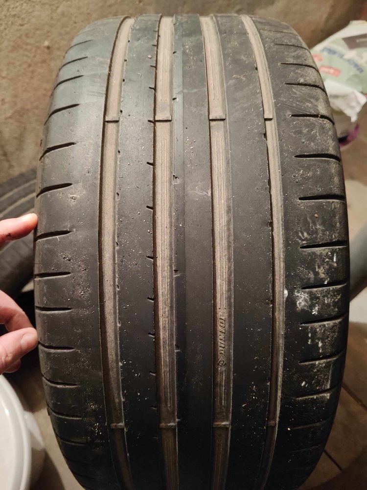 Гуми Dunlop 245/40/18