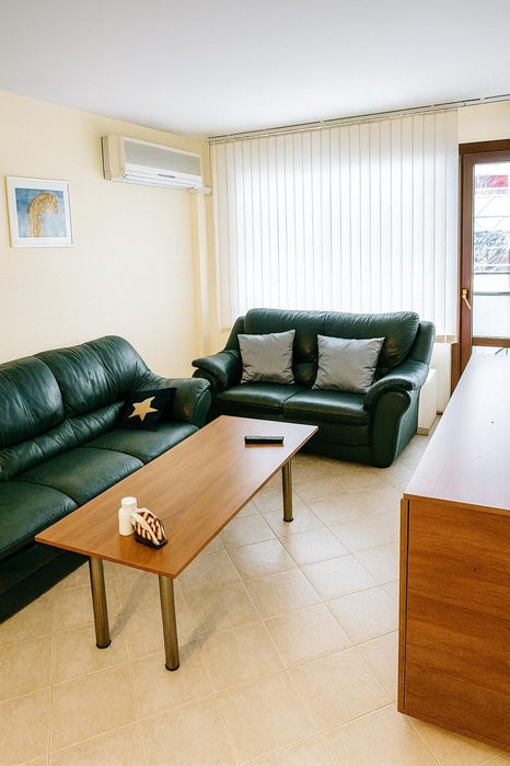 Тристаен апартамент под наем в Център