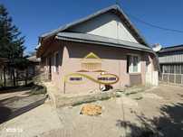 Casa de vanzare in Bacau Siretu 4000 mp teren 2 case curte comuna