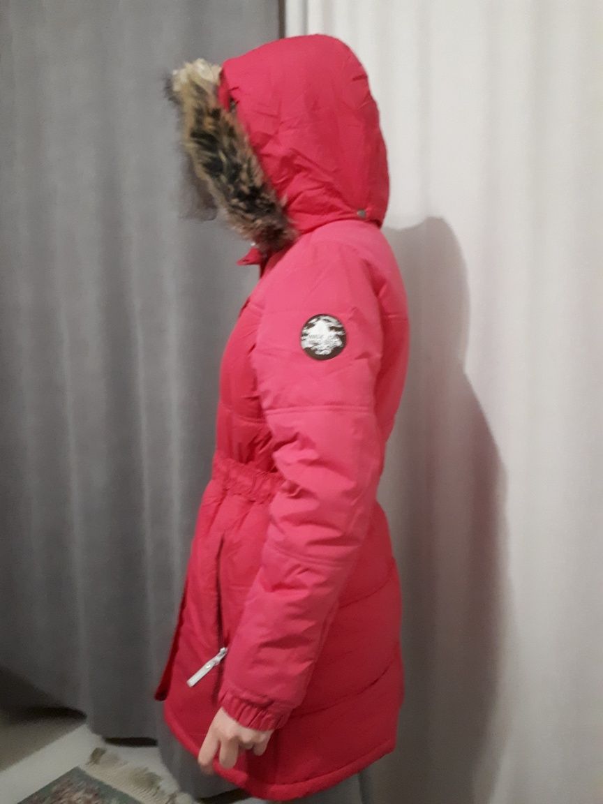 Продам зимнюю куртку Kerry на девочку 10-13 лет, в отличном состоянии.