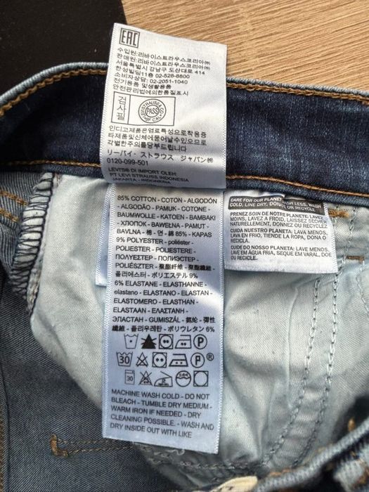 Blugi Levi’s model 710 Super Skinny