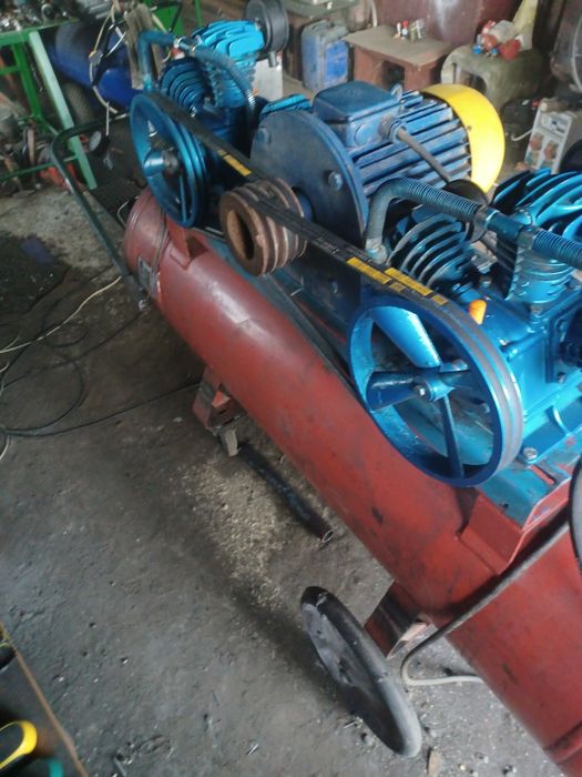 Compresor, butelia de 300 litri, 2 capuri pe același motor, 5,5,kw,380