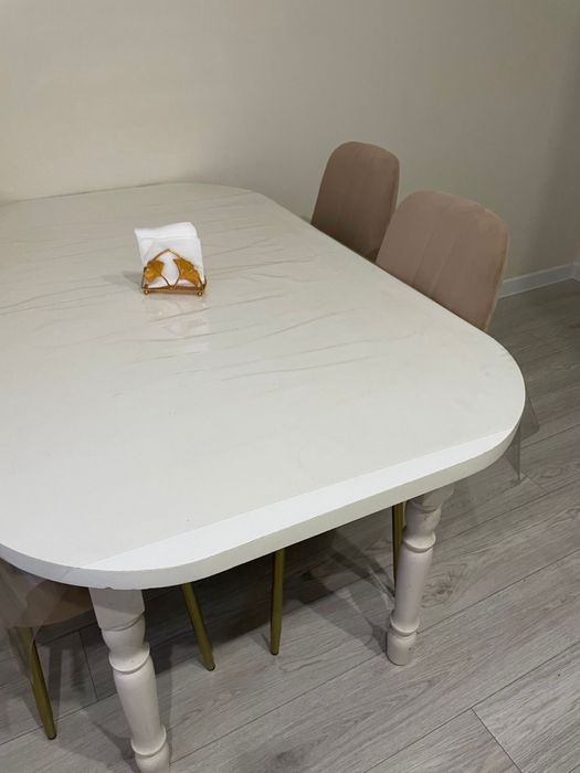 Кухенный стол сатылады