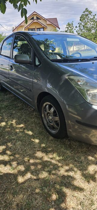 Toyota prius gen2