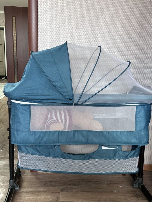 Продам приставную детскую кроватью