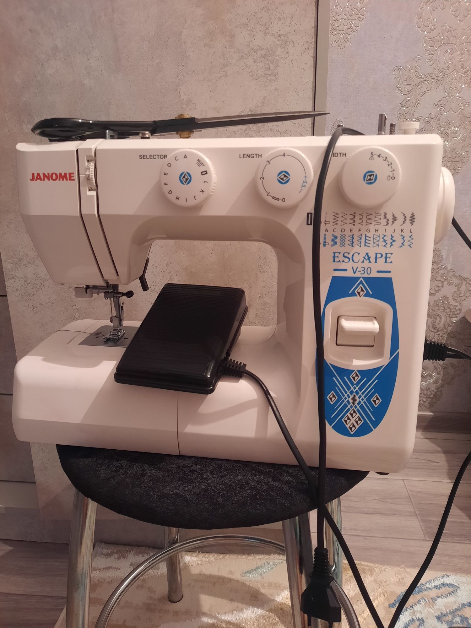 ПРОДАМ Швейную машинку
