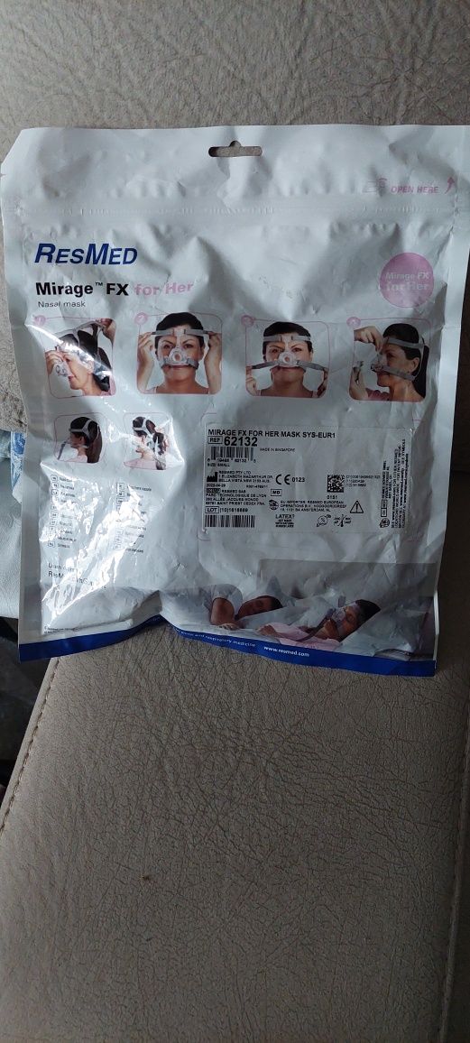 Назална маска за сънна апнея ResMed FX Mirage SYS-EUR1 за нея
