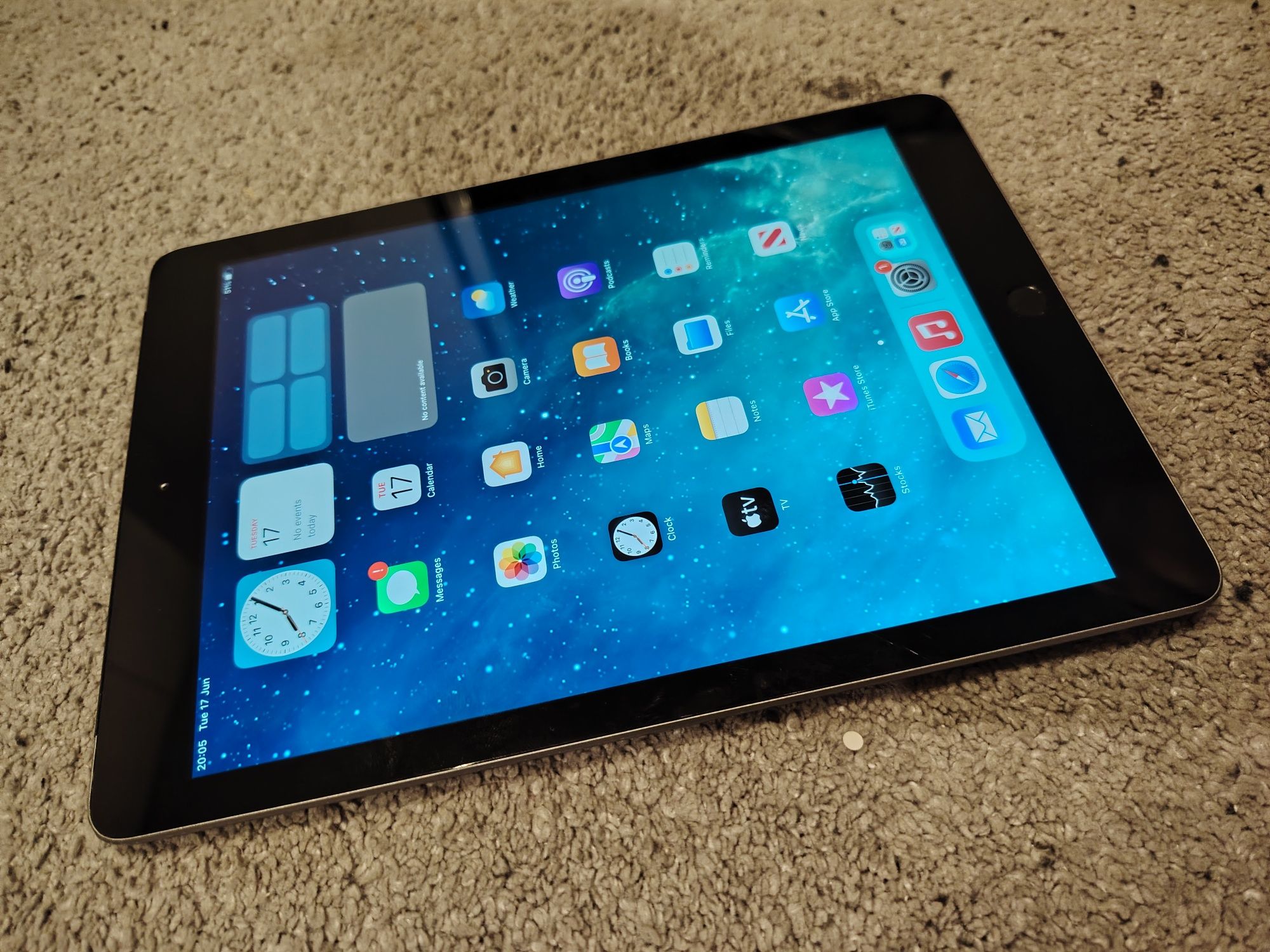 Tableta iPad Gen. 5 IOS 4G (Cartela Sim) 16.7.8 Display Original