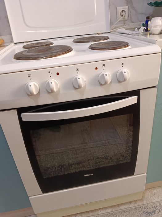 Электро плита Hansa б/у  в хорошем состоянии  все работает 40 тыс.торг