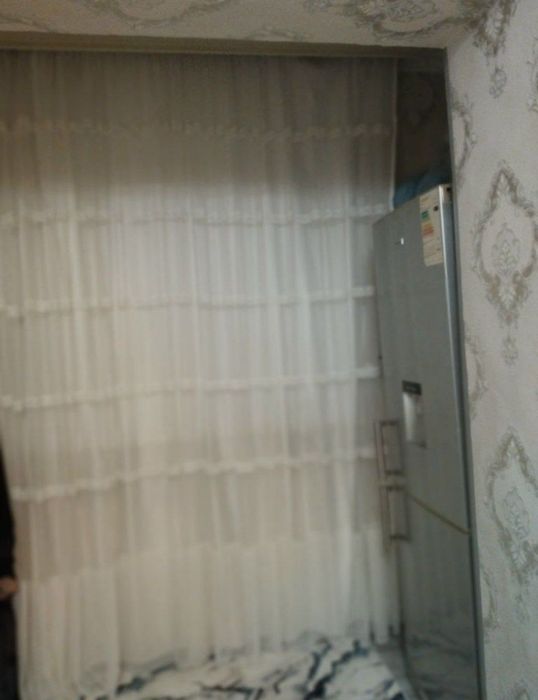 Продажа 1 хона 4 етаж 4 етажл 
Кора камиш 1/2 скори
44 кв
Балкон 2*6