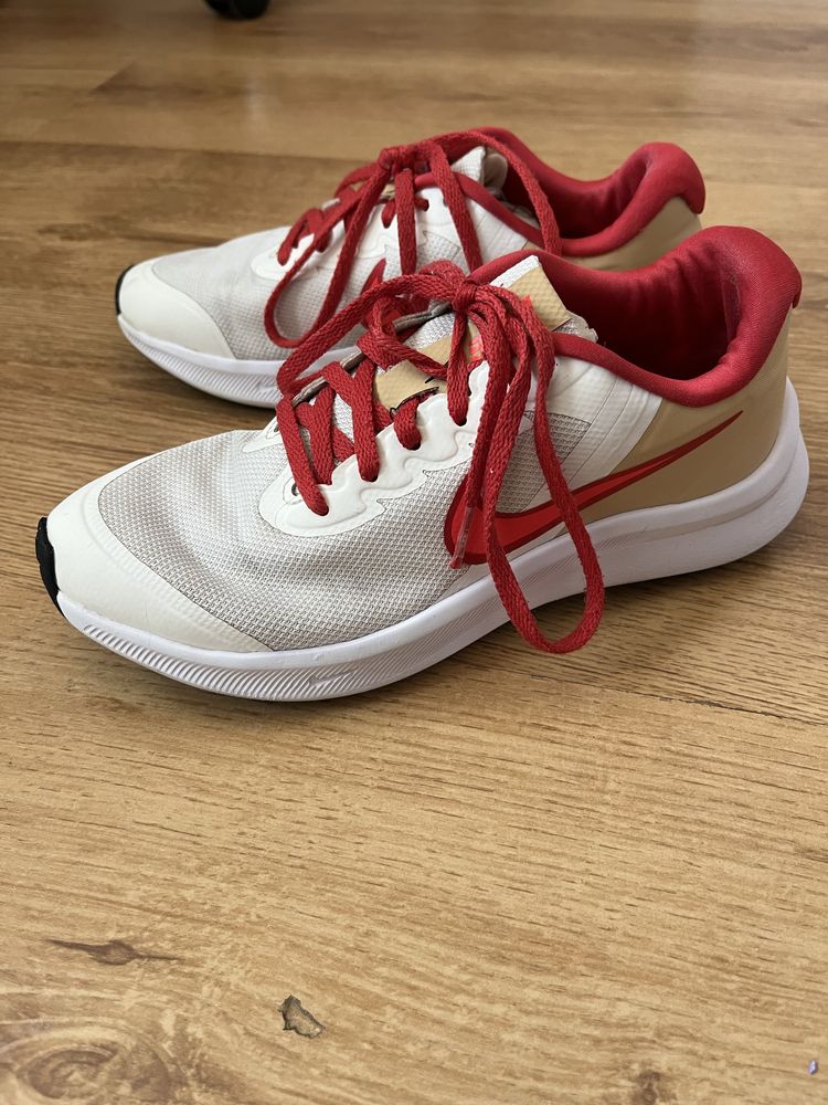 Обувки Nike за момиче
