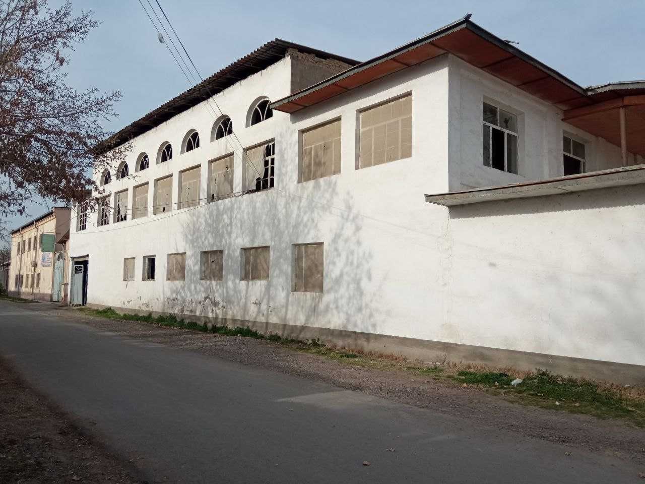 Soglomlashtirish markazi binosi bolib tolash sharti asosida sotilmoqda