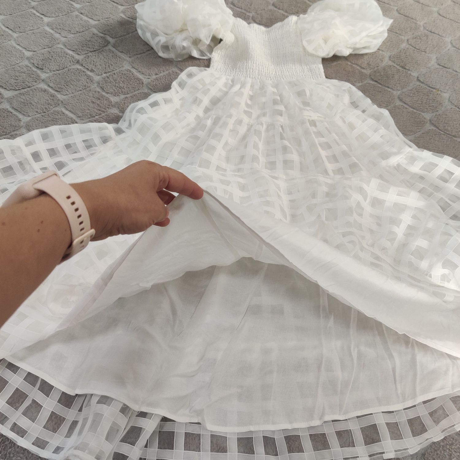 Rochiță albă cu mâneci bufante