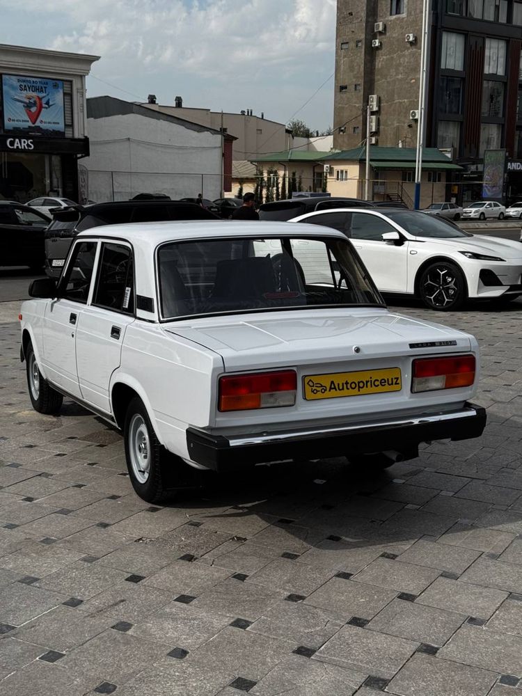 Vaz 2107 saqlangan 2007yil saqlangan 22.000km yurgan xalol