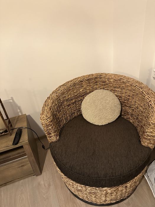 Fotoliu Rotund din ratan natural, aproape nou, 1900 lei două bucati