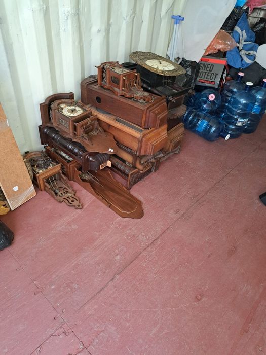 12 броя стенни часовници