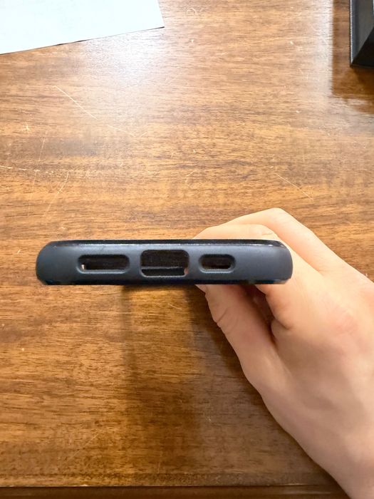 Vând husă Iphone 16 pro  Velante piele vițel model Justus