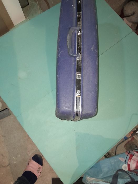 Vand valiza veche nemteasca din plastic