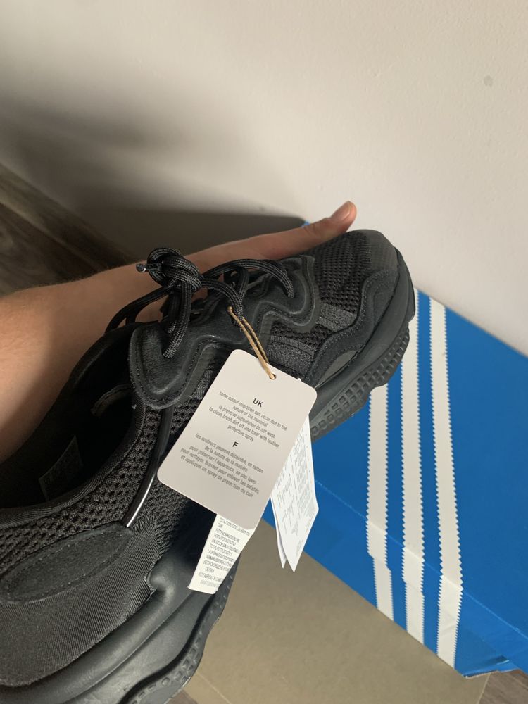 Чисто нови. Adidas OZWEEGO